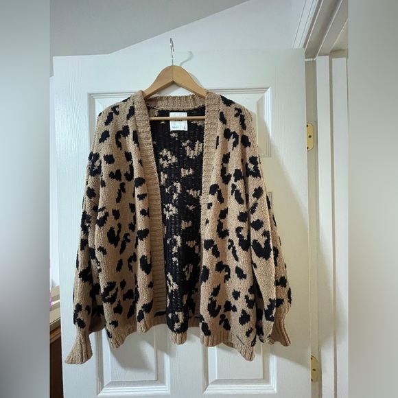 SOLD Abercrombie & Fitch Cardigan - Picture 2 of 3